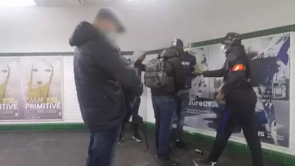 "Crack, l'enfer de la drogue": des policiers interviennent dans le métro pour surprendre des ventes