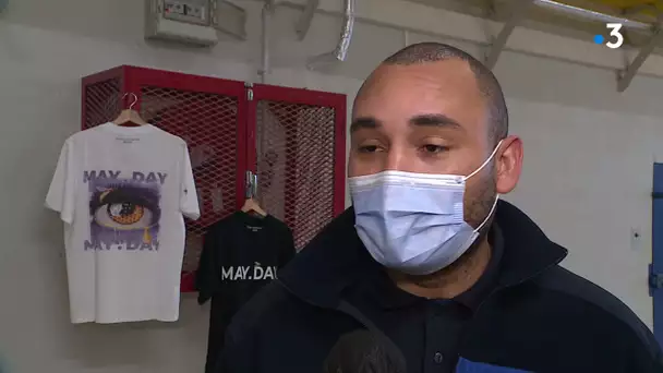 Il crée la marque de vêtements streetwear May Day avec l'aide de détenus de la prison de Besançon
