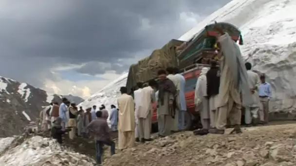 La Loweri pass, route de tous les dangers au Pakistan