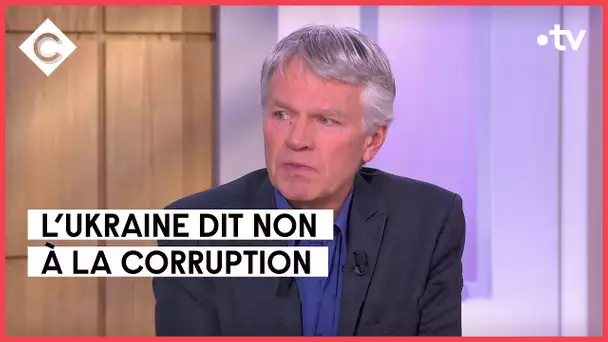 Ukraine : Zelensky chasse la corruption - Olivier Weber - C à Vous - 25/01/2023