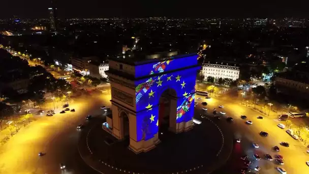 Pour fêter les 68 ans de la déclaration Schuman, l&#039;Arc de Triomphe aux couleurs de l&#039;Europe