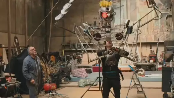 Ce jeune génie construit un robot géant