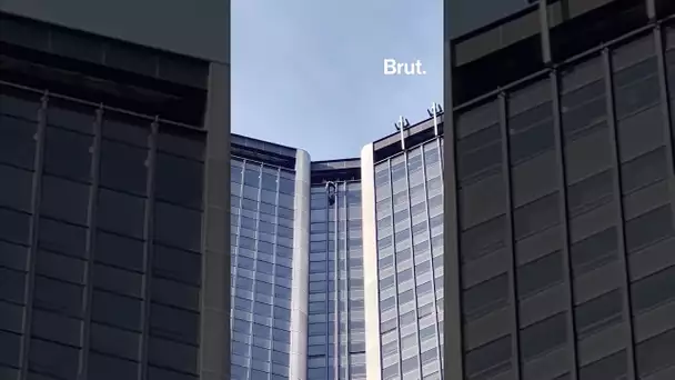 Le grimpeur @anthony_andolfo a escaladé la tour Montparnasse ce vendredi 2 mai.