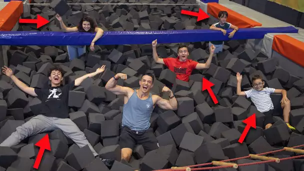 Cache-cache géant dans un trampoline park (Swan et Néo)