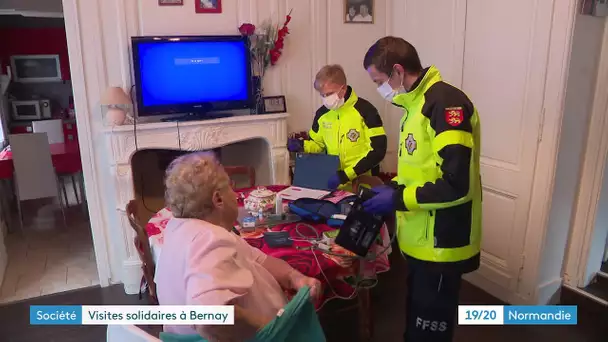 Covid-19: face à l'isolement des personnes âgées, des maraudes solidaires à Bernay (Eure)