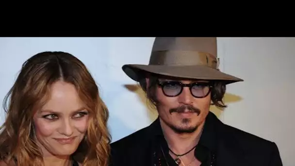 Pourquoi Vanessa Paradis a offert un grille-pain à Johnny Depp en cadeau de mariage