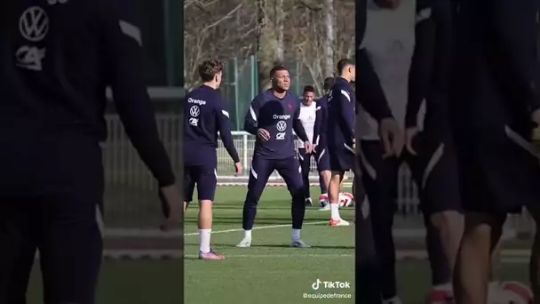 Kylian Mbappé à l'entraînement, images d'archives #post