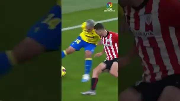 Brian Ocampo's Breaker Skill 🧙 😁  #shorts #laligasantander #cadiz #athletic