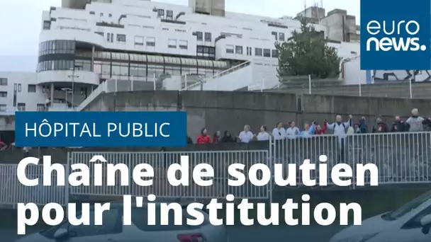 Une chaîne humaine pour "sauver l'hôpital public" en France