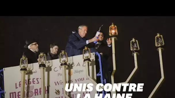 Le maire de New York allume une menorah géante au lendemain de l'attaque au couteau