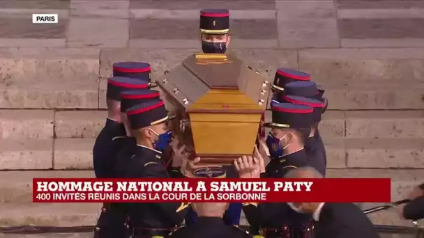 Hommage au professeur assassiné : entrée du cercueil de Samuel Paty dans la cour de la Sorbonne