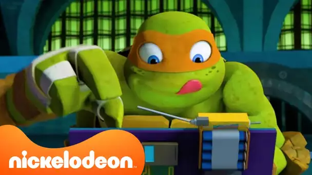 TMNT | 15 MINUTES de Michelangelo utilisant les réseaux sociaux 📱 | Nickelodeon France