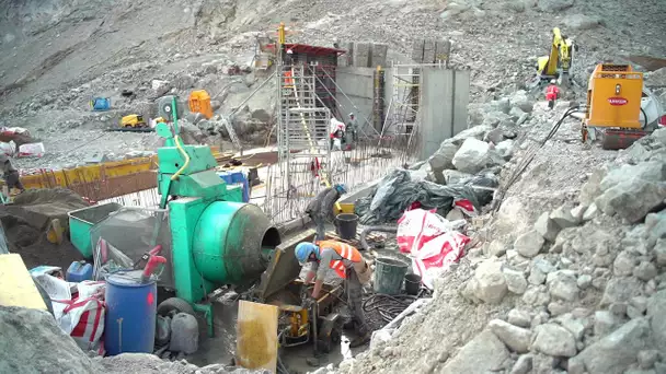 Construction du nouveau refuge du Pavé dans le parc national des Ecrins