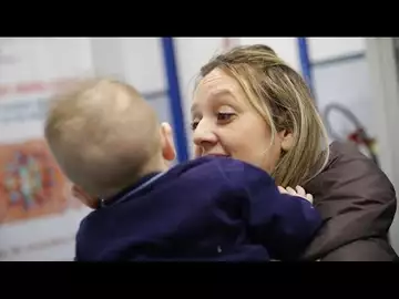 Italie : donner automatiquement le nom du père à l'enfant est "illégitime"