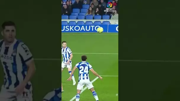 Air Cyle Larin scores again! ✈️⚪️🟣 #shorts #laligasantander #realvalladolid