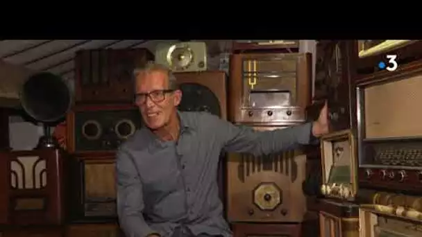 Jean-Luc modernise des radios anciennes pour les utiliser au quotidien