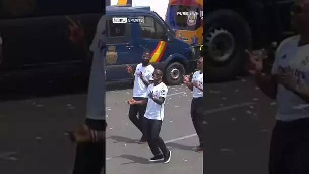 🤣🕺🏆 La danse de la victoire hilarante des joueurs du Real Madrid ! #shorts