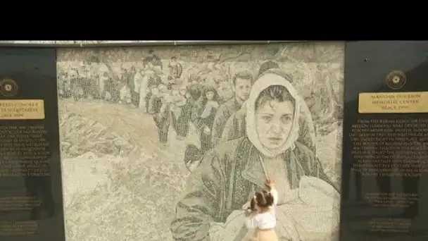 Kosovo : un mur à la mémoire de réfugiés de 1999