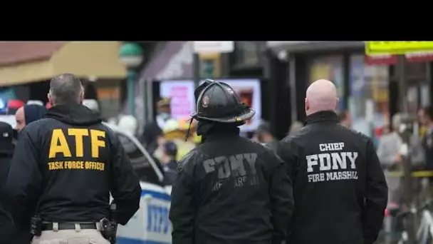 New York : au moins 13 personnes ont été blessées après des tirs dans le métro • FRANCE 24