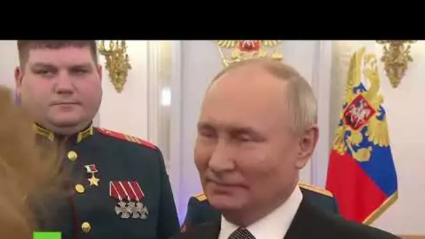 Remise de décorations à des militaires défenseurs de la patrie au Kremlin