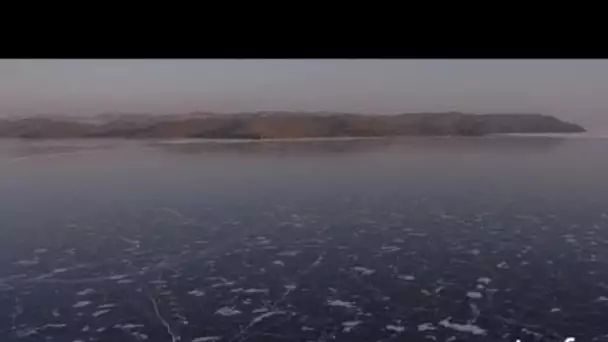 Sibérie, lac Baïkal : la banquise en fin de journée