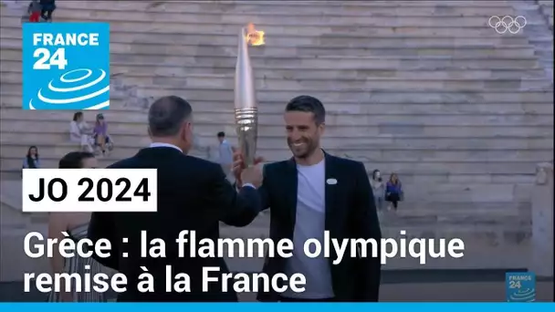 Grèce : la flamme olympique remise à la France • FRANCE 24