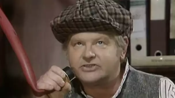 Benny Hill - L'opérateur du téléphone