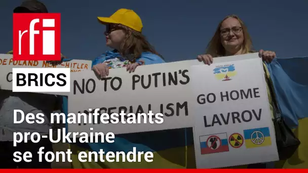 Brics : des manifestants pro-Ukraine se font entendre à Johannesburg • RFI