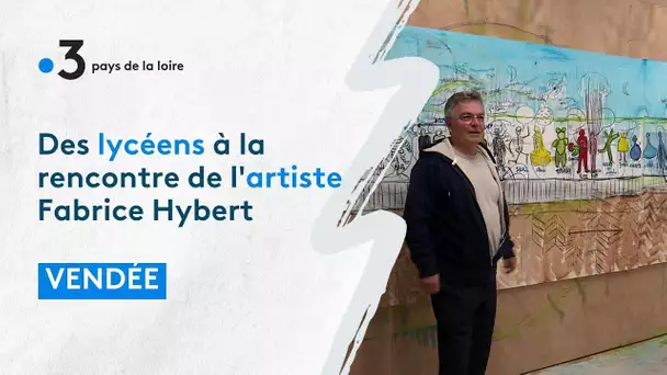 Vendée : des lycéens dans atelier de l'artiste Fabrice Hybert à Mareuil-sur-Lay