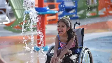 Un parc aquatique adapté aux handicapés ouvre ses portes