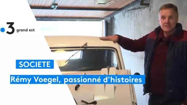Rémy Voegel réparent les voitures anciennes et publie des articles pour raconter l'histoire des gens