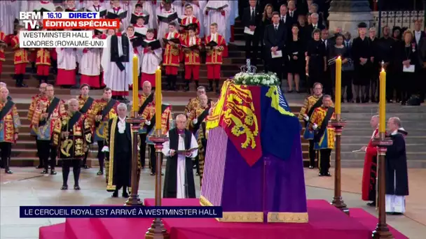 Le cercueil d'Elizabeth II entre à Westminster Hall