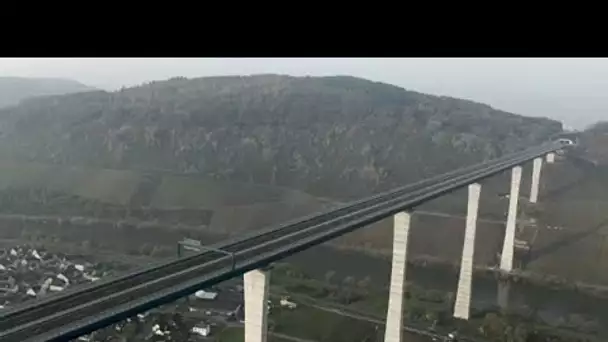 Allemagne : un géant d'acier survole la Moselle