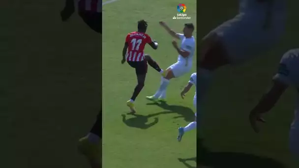 What a master move by Nico! 😍 😵  #laligasantander #shorts #williams #nicowilliams #athletic
