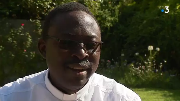 VIDEO. En Savoie, ce curé du Burkina Faso qui veut 'parler au coeur des gens'
