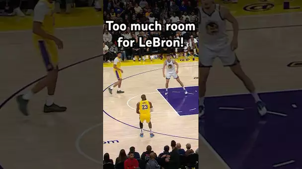Reaves with the sauce, LeBron with the triple 👌
