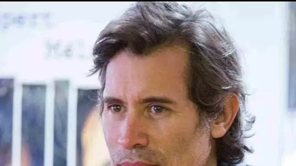 Laeticia va-t-elle autoriser Jalil Lespert à se rendre sur la tombe de Johnny ? Cette...