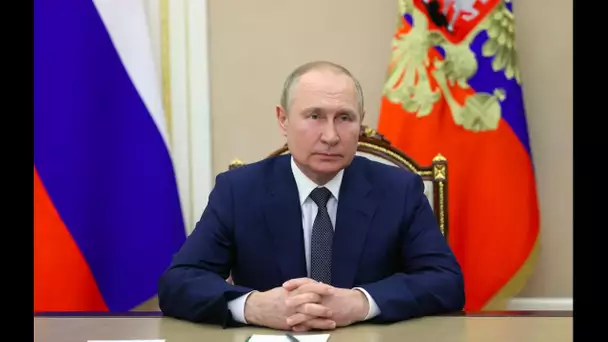 Vladimir Poutine s'exprime lors d'une réunion avec les dirigeants de la Douma au Kremlin