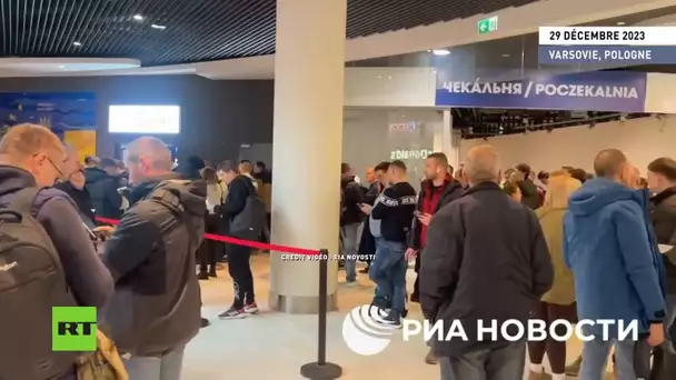🇵🇱 Varsovie : des citoyens ukrainiens font la queue au centre de passeports