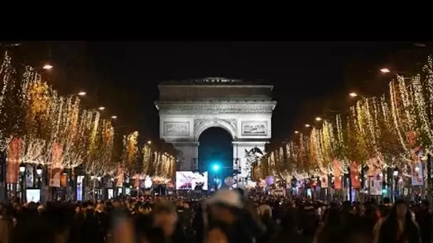 Déjà les illuminations de Noël sur les Champs-Elysées...