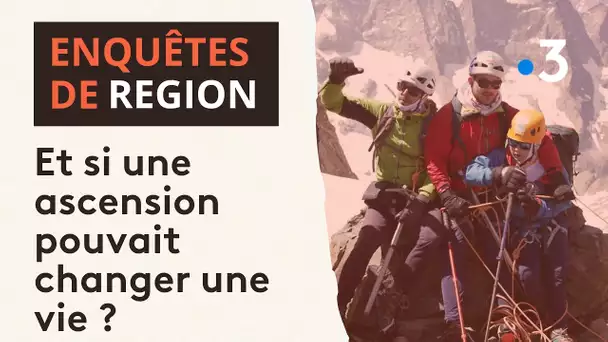 Des guides font découvrir l'alpinisme et la montagne à ces jeunes en grande pauvreté