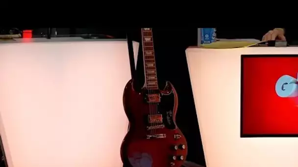 Paul El Kharrat fait remporter la guitare d'Angus Young à une auditrice