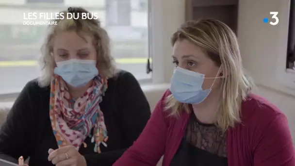 Les filles du bus. Documentaire.