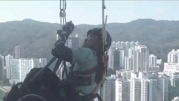 Paraplégique, un grimpeur gravit un gratte-ciel de 300 mètres à la force de ses bras
