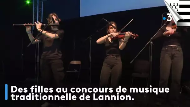 Des filles au concours de musique traditionnelle de Lannion. Edition An Taol Lagad du 22 avril 2024