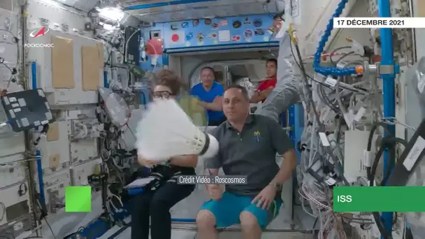 Partie de badminton dans l'ISS entre des cosmonautes et un homme d'affaires japonais
