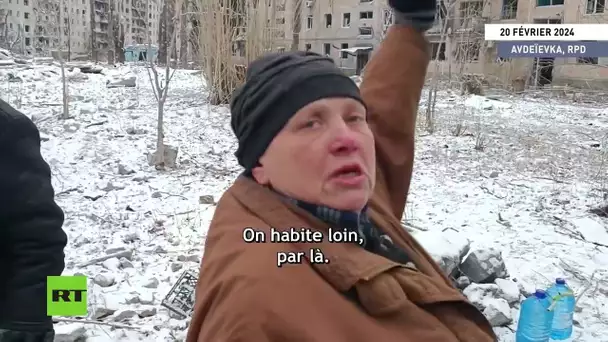 Une habitante d'Avdeïevka réagit à la prise de la ville par les Russes