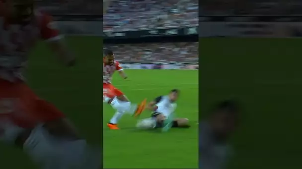 Amazing tackle by TÁRREGA ☠️