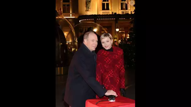 Charlene de Monaco en hauts talons, réchauffée par Albert et un sublime manteau effet drapé