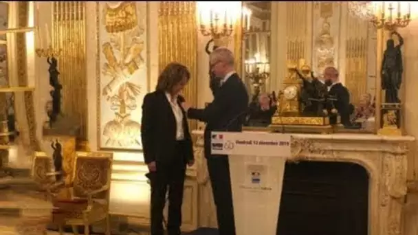Laura Smet fière de sa mère Nathalie Baye  l'actrice reçoit sa Légion d'honneur